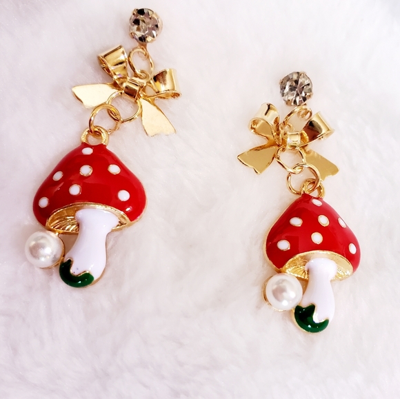 Gold Crystal mushroom bow drop earrings - Picture 6 of 8